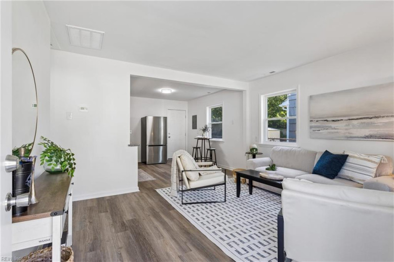 Photo 7 of 31 residential for sale in Hampton virginia