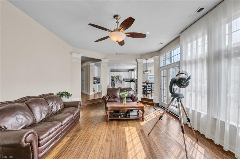 Photo 10 of 43 residential for sale in Virginia Beach virginia