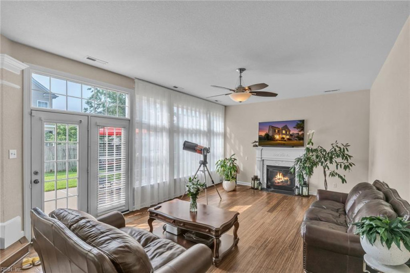Photo 11 of 43 residential for sale in Virginia Beach virginia