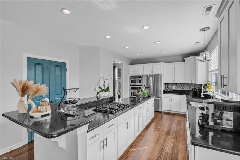 Photo 14 of 43 residential for sale in Virginia Beach virginia