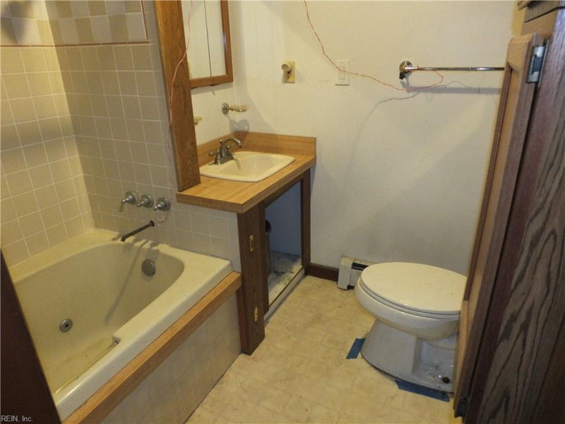 Photo 11 of 16 residential for sale in Norfolk virginia