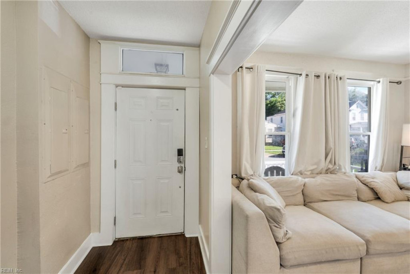 Photo 4 of 34 residential for sale in Norfolk virginia