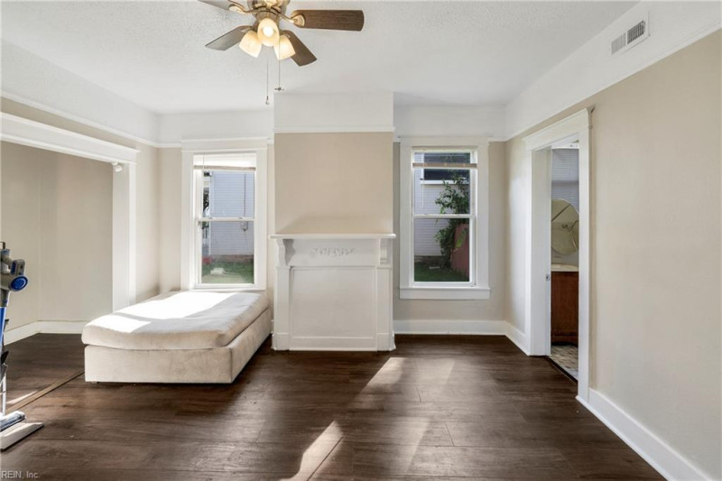 Photo 9 of 34 residential for sale in Norfolk virginia