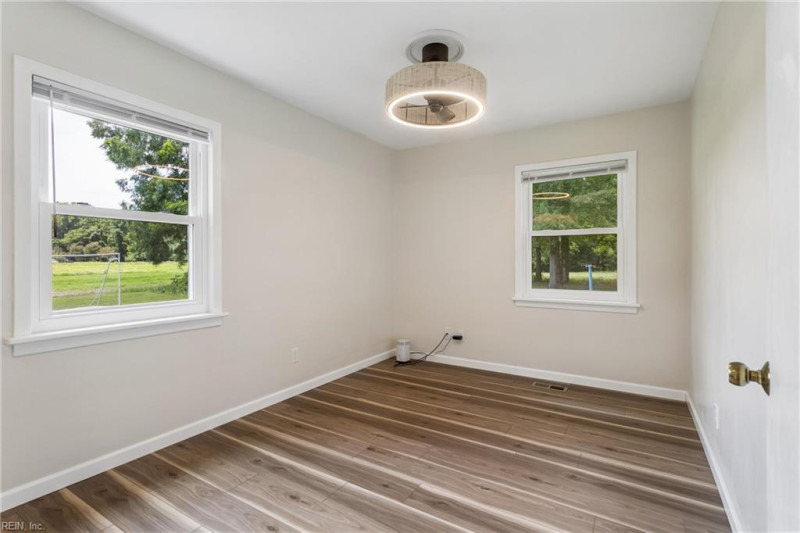 Photo 17 of 45 residential for sale in York County virginia