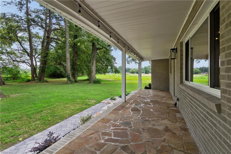 Photo 4 of 45 residential for sale in York County virginia