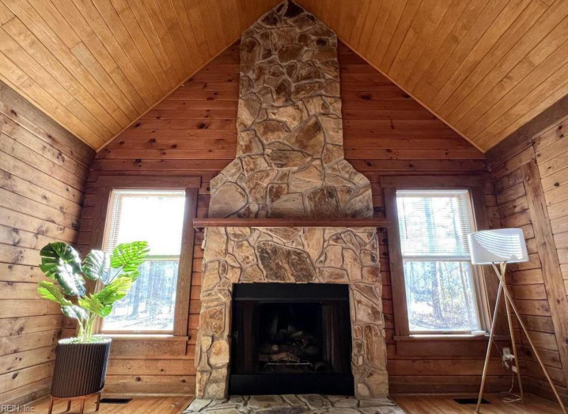 Photo 5 of 25 residential for sale in Chesapeake virginia