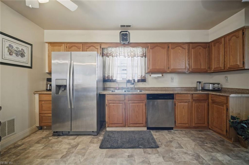 Photo 10 of 37 residential for sale in Norfolk virginia