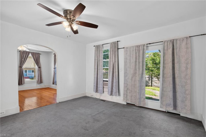 Photo 11 of 30 residential for sale in Portsmouth virginia