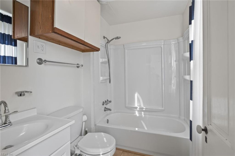 Photo 13 of 30 residential for sale in Portsmouth virginia