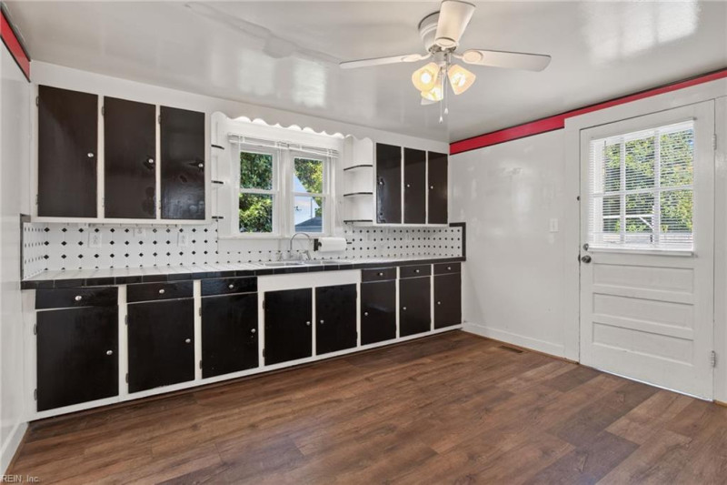 Photo 14 of 30 residential for sale in Portsmouth virginia