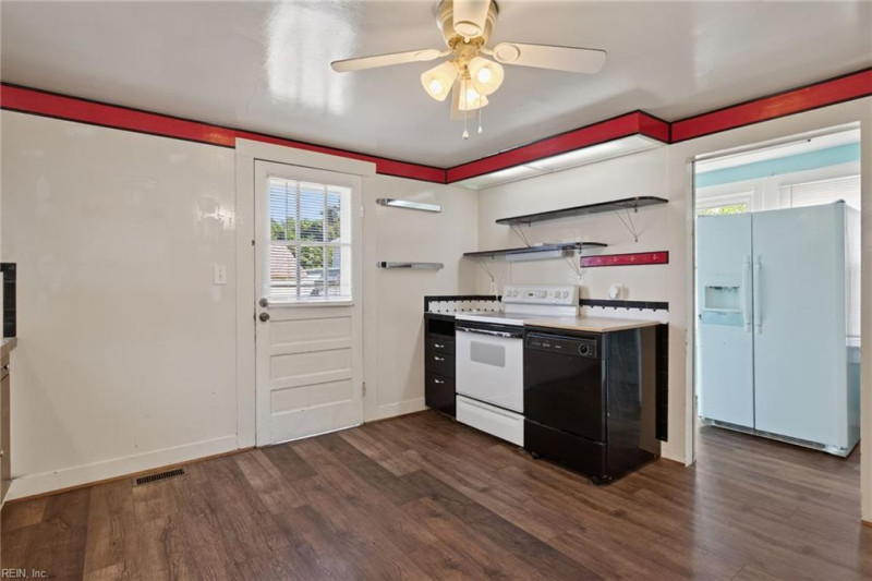 Photo 15 of 30 residential for sale in Portsmouth virginia