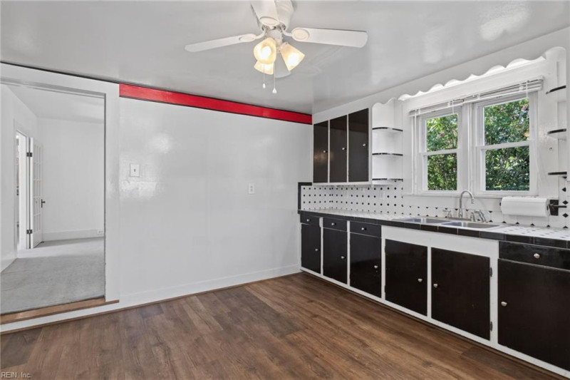 Photo 17 of 30 residential for sale in Portsmouth virginia