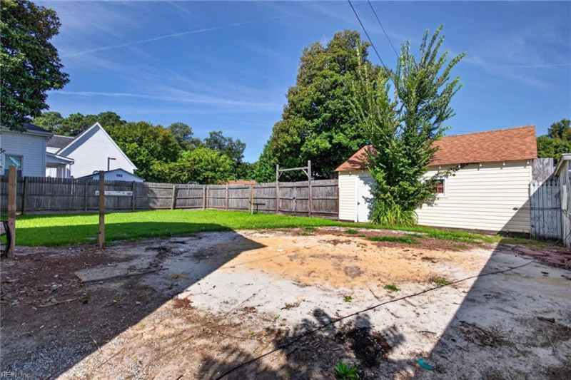 Photo 27 of 30 residential for sale in Portsmouth virginia