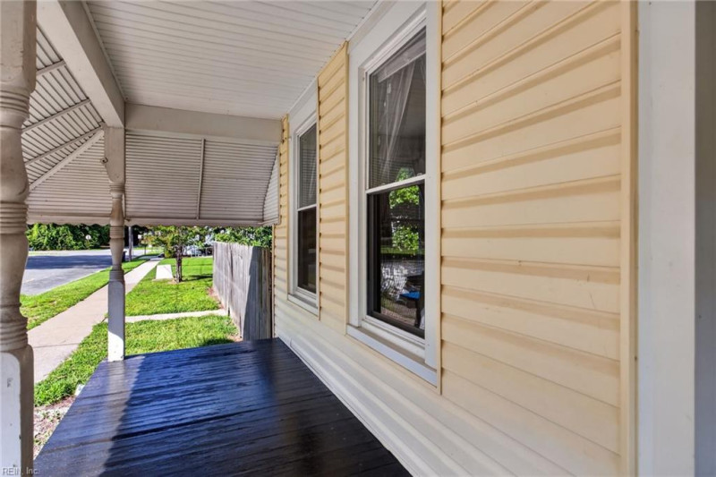 Photo 3 of 30 residential for sale in Portsmouth virginia