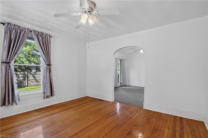 Photo 5 of 30 residential for sale in Portsmouth virginia
