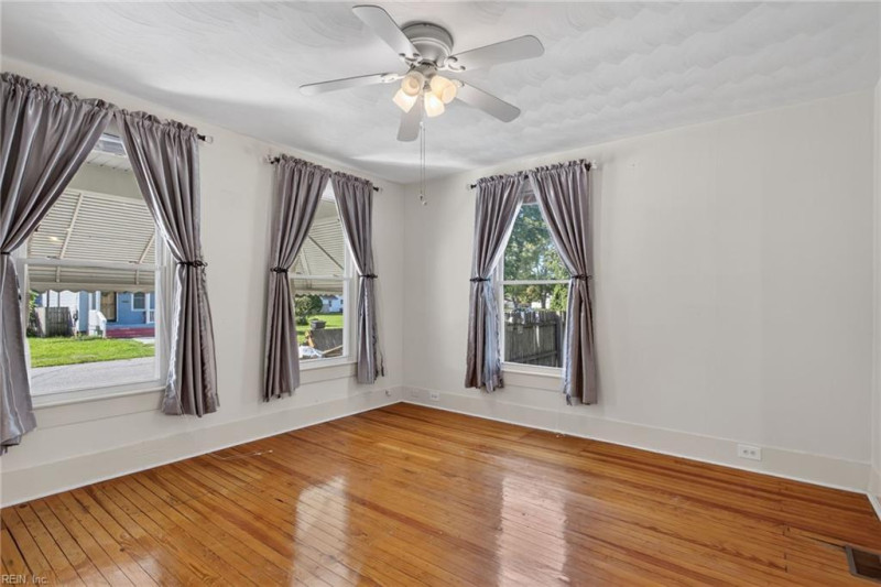 Photo 8 of 30 residential for sale in Portsmouth virginia