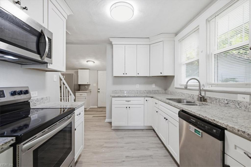 Photo 10 of 29 residential for sale in Portsmouth virginia