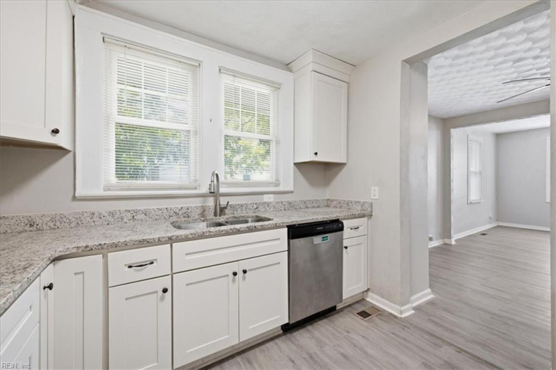Photo 11 of 29 residential for sale in Portsmouth virginia