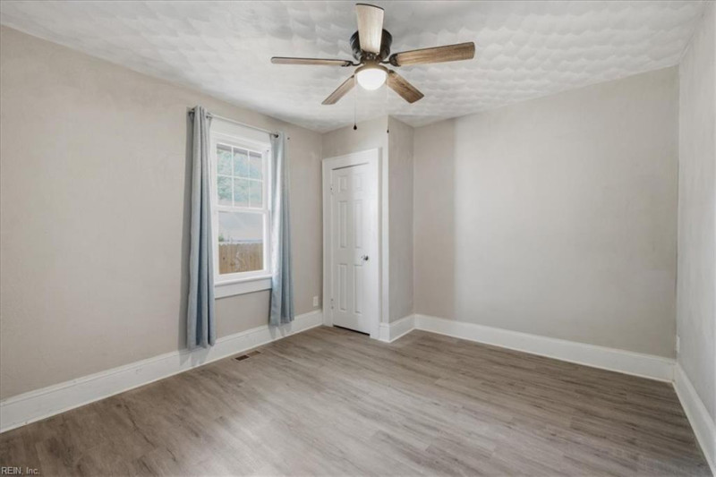 Photo 15 of 29 residential for sale in Portsmouth virginia