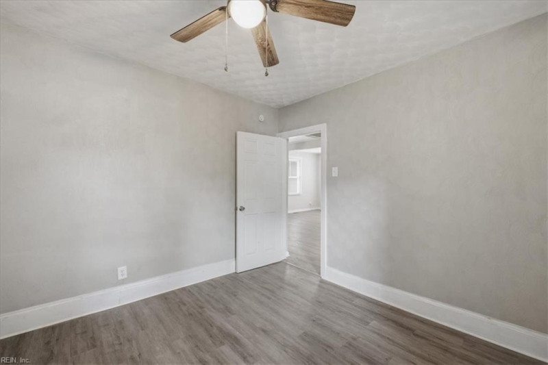 Photo 17 of 29 residential for sale in Portsmouth virginia