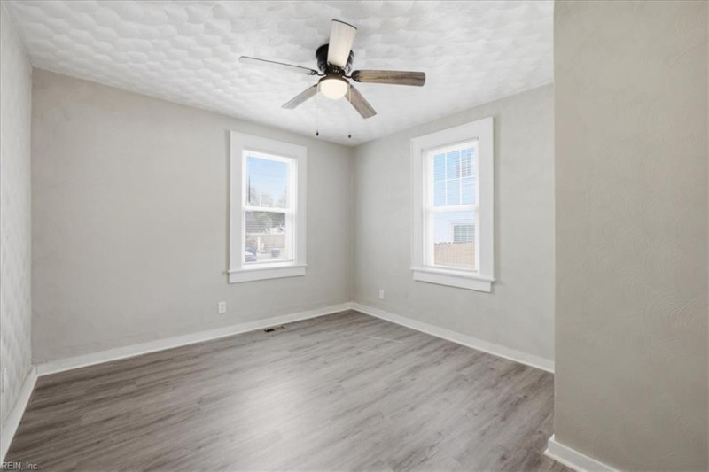 Photo 19 of 29 residential for sale in Portsmouth virginia