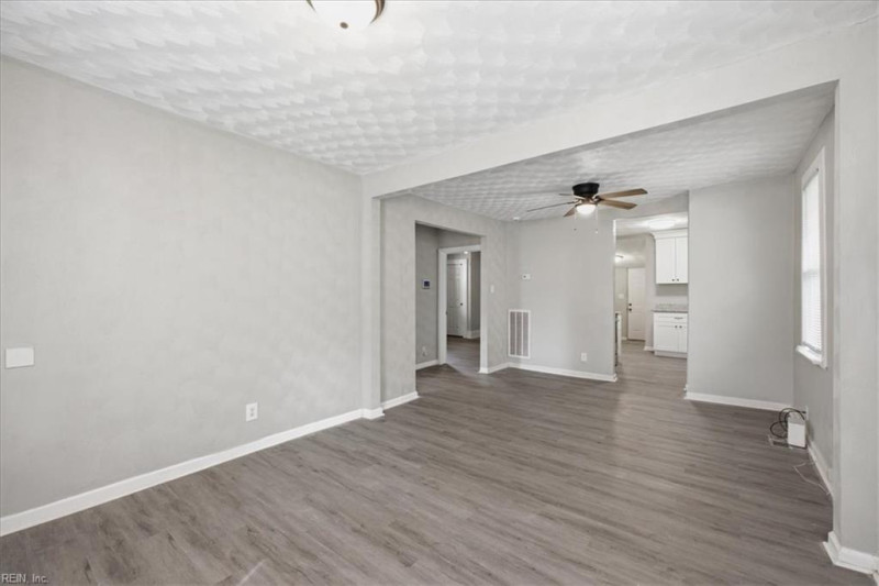 Photo 4 of 29 residential for sale in Portsmouth virginia