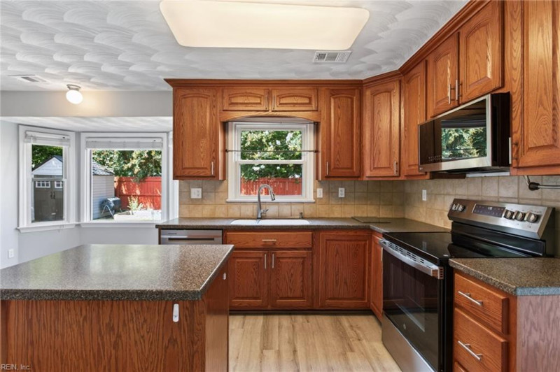 Photo 10 of 36 residential for sale in Virginia Beach virginia