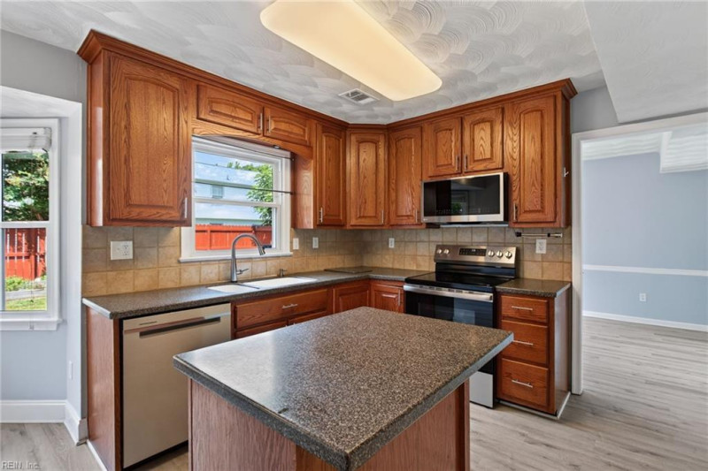 Photo 12 of 36 residential for sale in Virginia Beach virginia