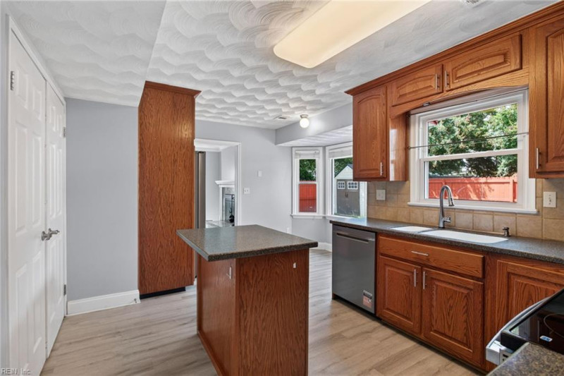 Photo 9 of 36 residential for sale in Virginia Beach virginia