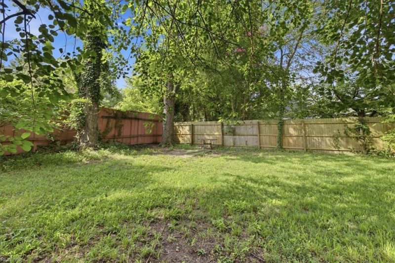 Photo 11 of 14 residential for sale in Suffolk virginia