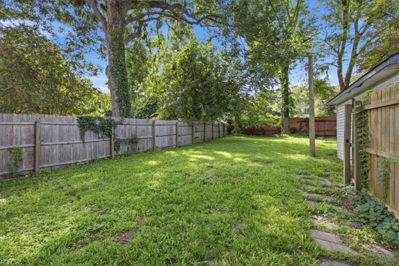 Photo 12 of 14 residential for sale in Suffolk virginia