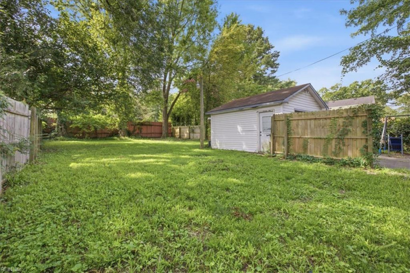 Photo 13 of 14 residential for sale in Suffolk virginia