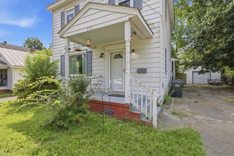 Photo 2 of 14 residential for sale in Suffolk virginia