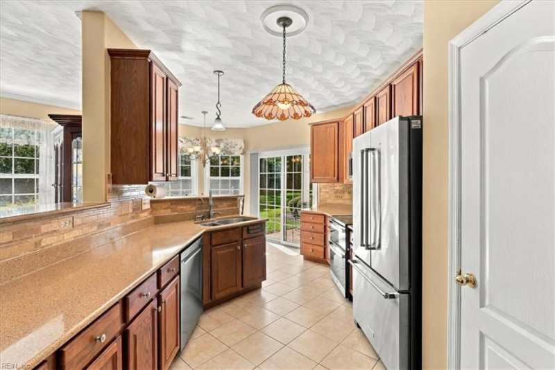 Photo 11 of 34 residential for sale in Virginia Beach virginia
