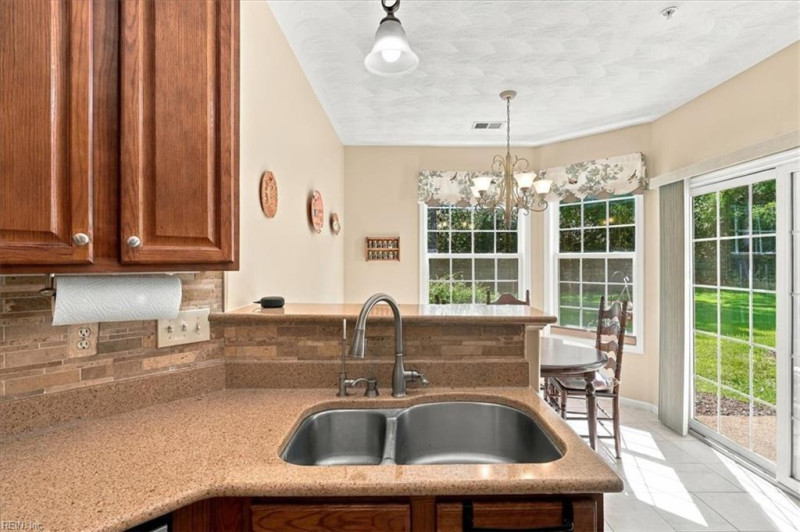 Photo 12 of 34 residential for sale in Virginia Beach virginia