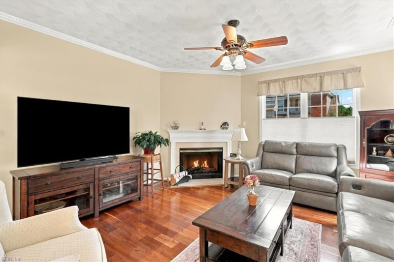 Photo 4 of 34 residential for sale in Virginia Beach virginia