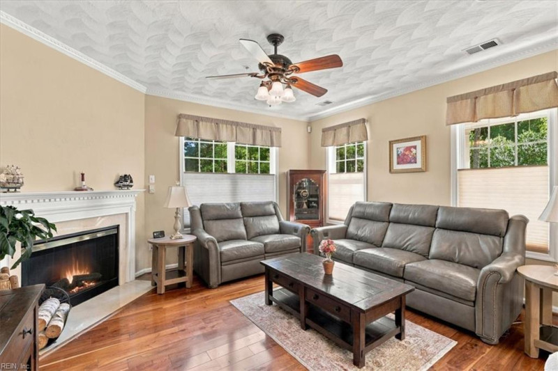 Photo 5 of 34 residential for sale in Virginia Beach virginia