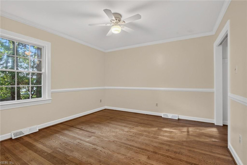 Photo 20 of 50 residential for sale in York County virginia