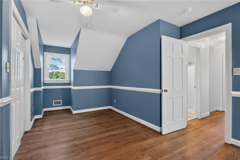 Photo 33 of 50 residential for sale in York County virginia