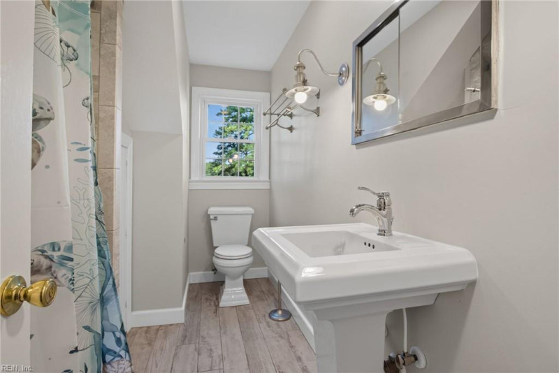 Photo 35 of 50 residential for sale in York County virginia