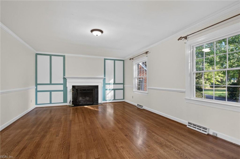 Photo 4 of 50 residential for sale in York County virginia