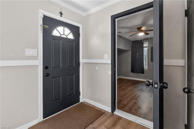 Photo 4 of 26 residential for sale in Virginia Beach virginia
