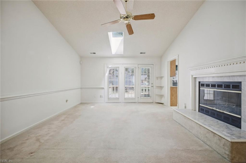Photo 11 of 50 residential for sale in Chesapeake virginia