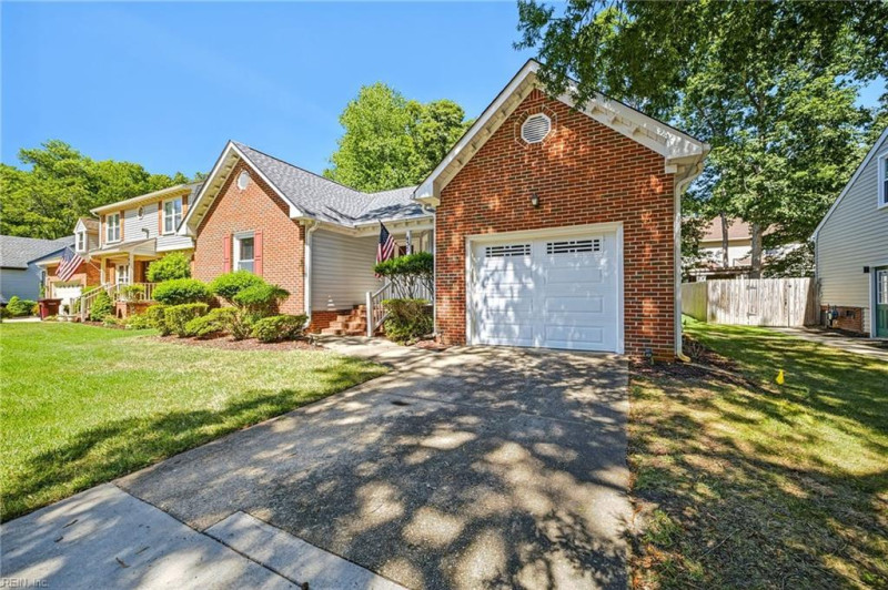Photo 4 of 50 residential for sale in Chesapeake virginia