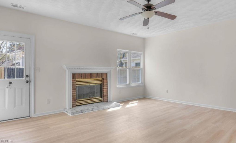 Photo 15 of 46 residential for sale in Virginia Beach virginia