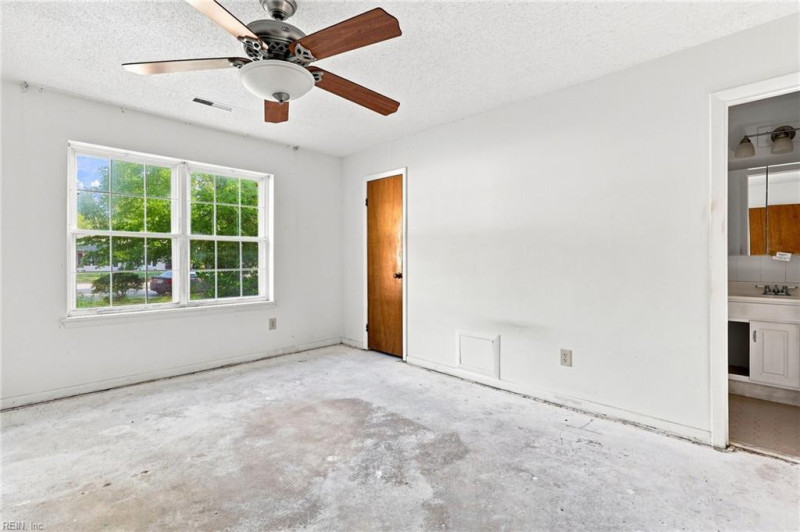 Photo 12 of 27 residential for sale in Virginia Beach virginia