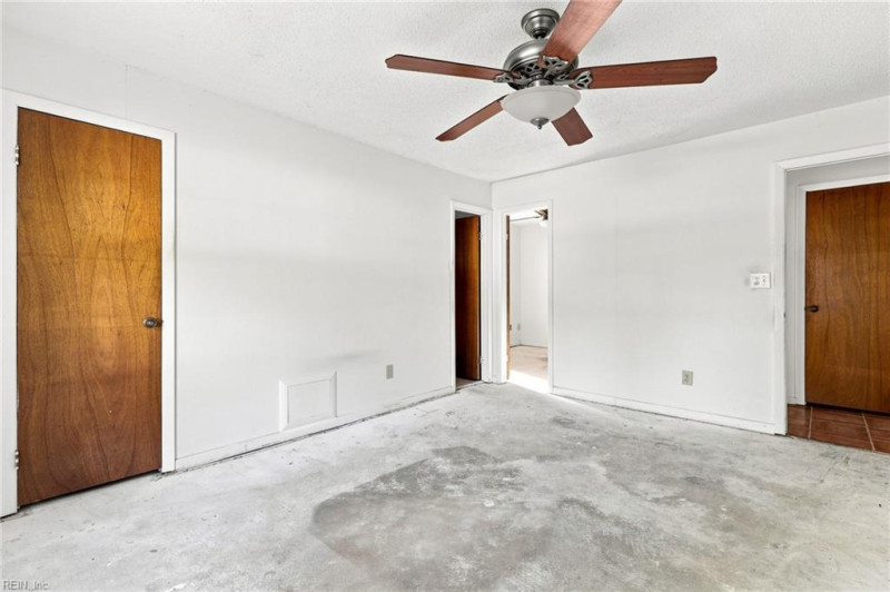 Photo 14 of 27 residential for sale in Virginia Beach virginia
