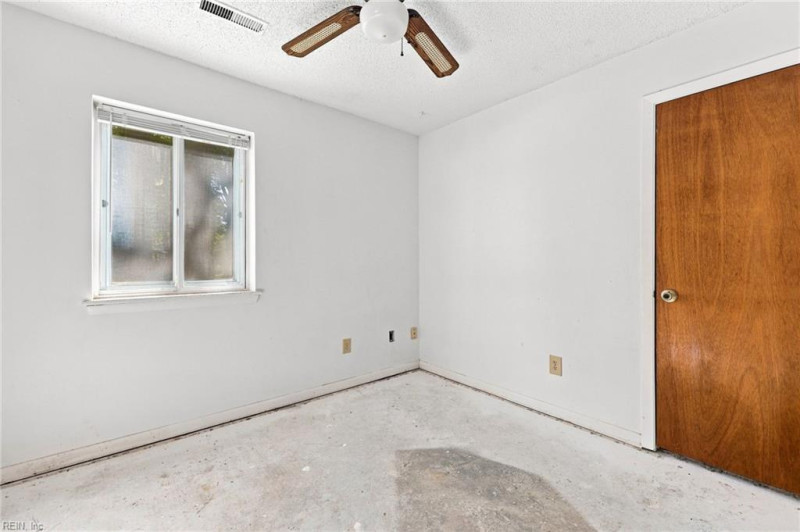 Photo 17 of 27 residential for sale in Virginia Beach virginia