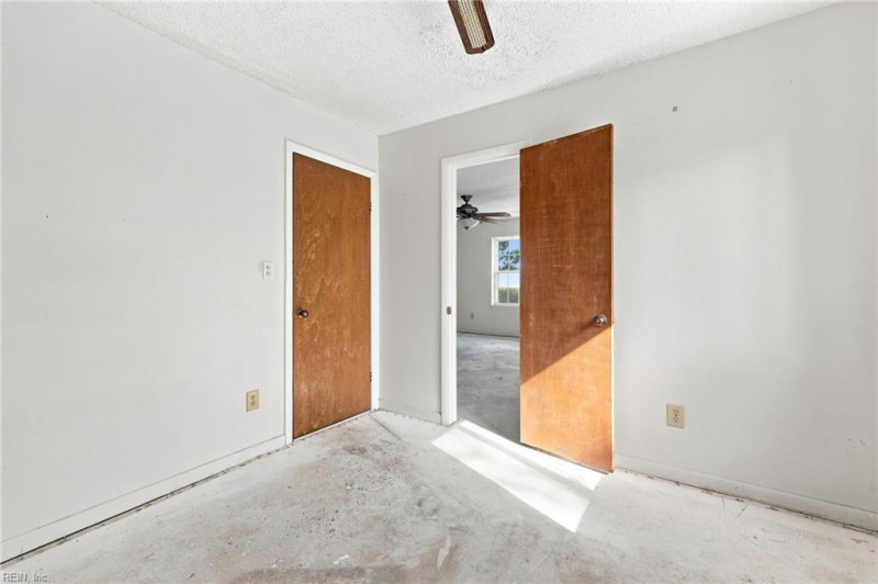 Photo 18 of 27 residential for sale in Virginia Beach virginia
