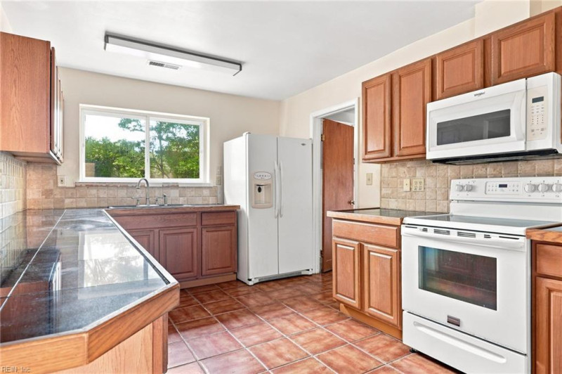 Photo 2 of 27 residential for sale in Virginia Beach virginia